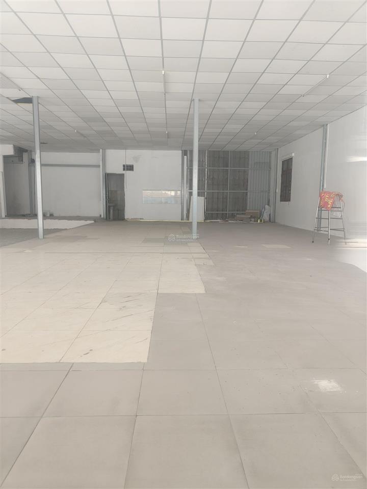 Cho thuê mặt bằng kinh doanh góc 2 mặt tiền diện tích 14x25m (350m2) giá 30tr gần chợ hóc môn