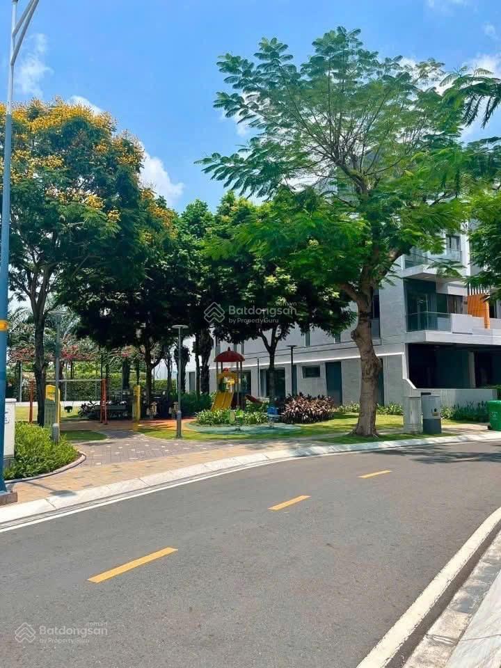 Nhà vị trí đẹp view công viên. lovera premier. khang điền. phong phú. bình chánh.