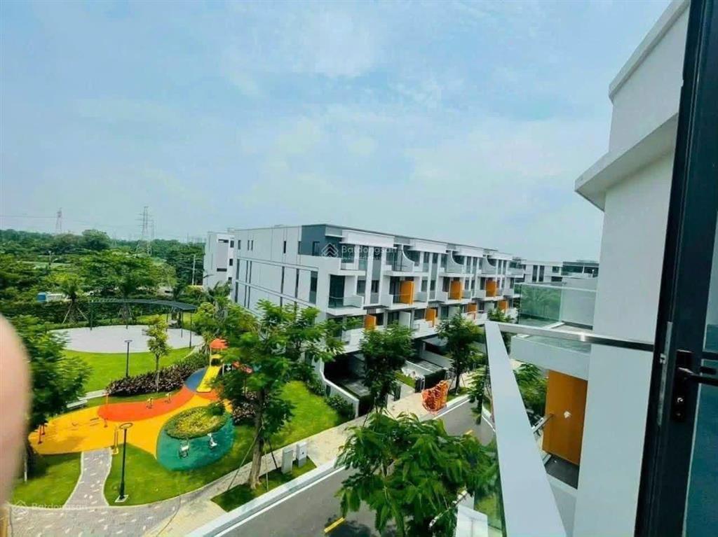 Nhà vị trí đẹp view công viên. lovera premier. khang điền. phong phú. bình chánh.