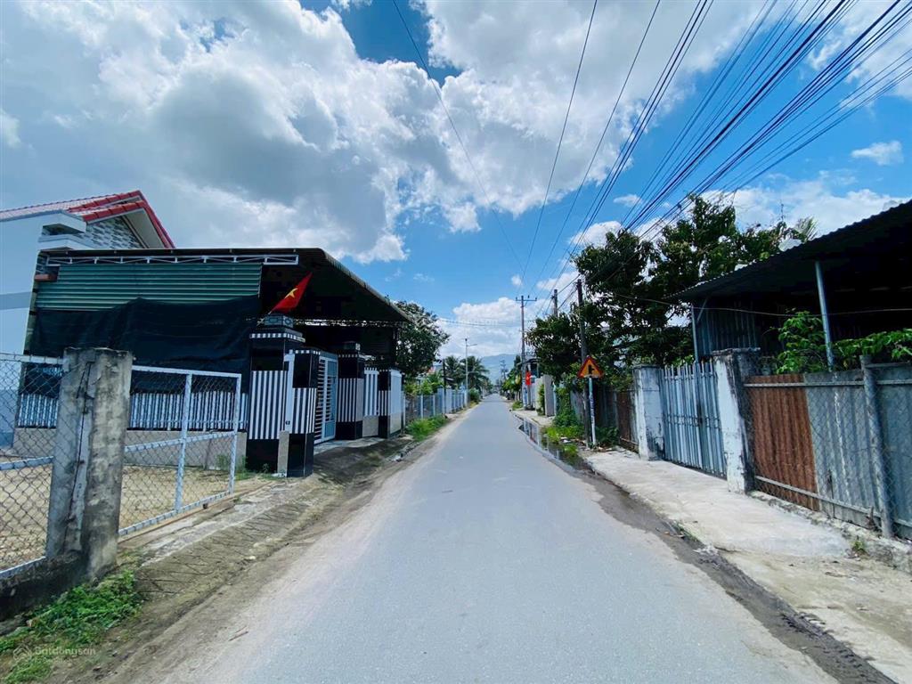 Bán lô góc full thổ cư mặt đường nhựa vị trí kinh doanh đẹp tại suối tân xã cam lâm, gần dự án vin