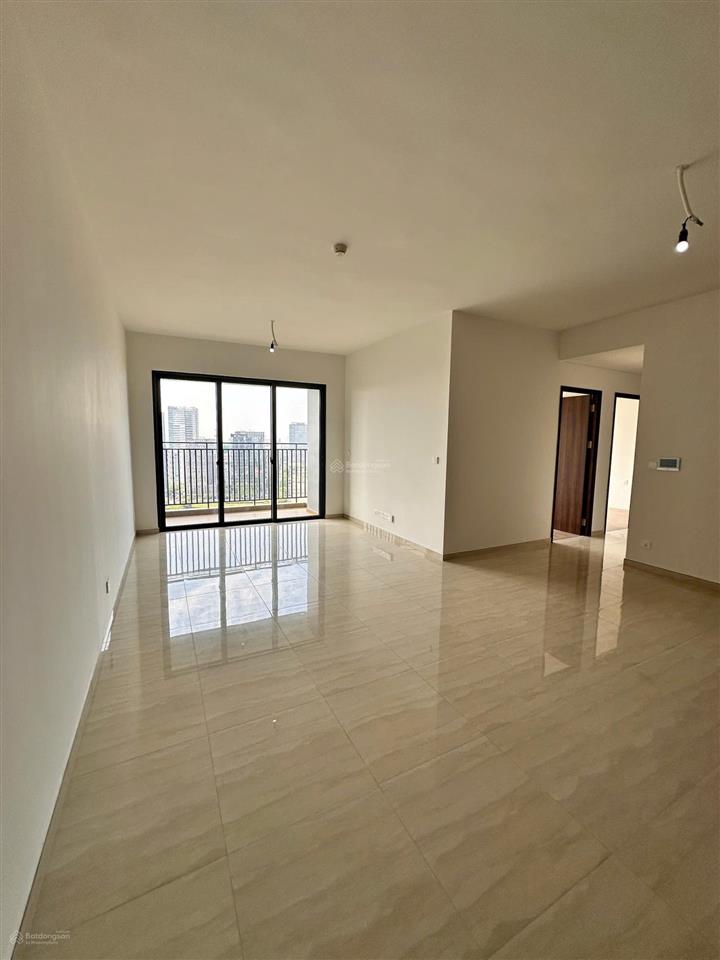 Căn hộ 2pn ntcb infiniti q7 giá thuê 18tr, view hồ bơi resort, có 2 tủ quần áo và đảo bếp