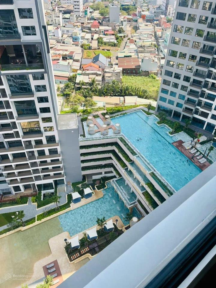 Căn hộ 2pn ntcb infiniti q7 giá thuê 18tr, view hồ bơi resort, có 2 tủ quần áo và đảo bếp