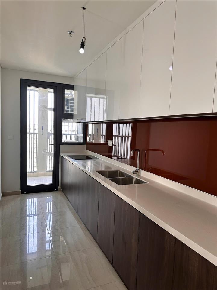 Căn hộ 2pn ntcb infiniti q7 giá thuê 18tr, view hồ bơi resort, có 2 tủ quần áo và đảo bếp