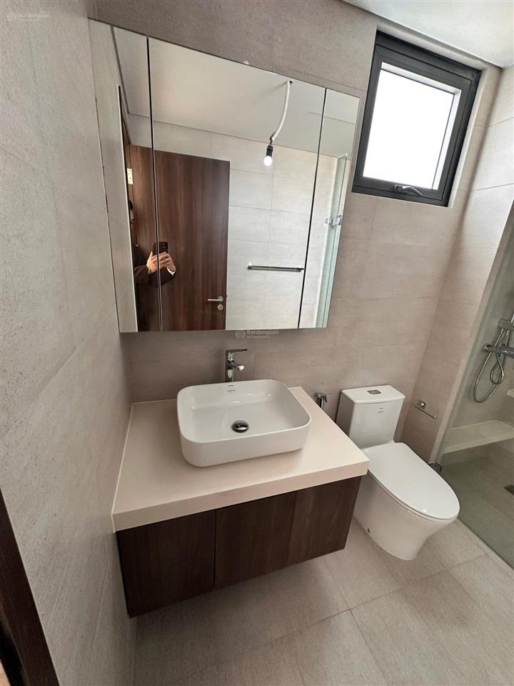 Căn hộ 2pn ntcb infiniti q7 giá thuê 18tr, view hồ bơi resort, có 2 tủ quần áo và đảo bếp