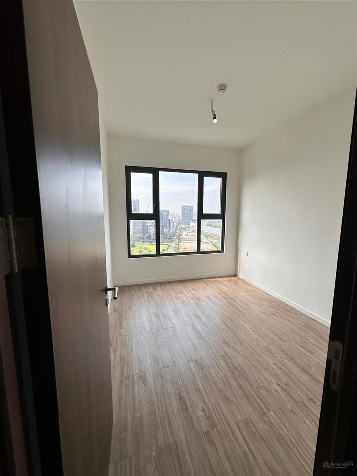 Căn hộ 2pn ntcb infiniti q7 giá thuê 18tr, view hồ bơi resort, có 2 tủ quần áo và đảo bếp