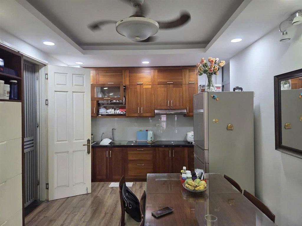 Chính chủ cần bán căn hộ tại **CT2A VOV Mễ Trì.
🏡 Thông tin căn hộ:

+ Diện tích: