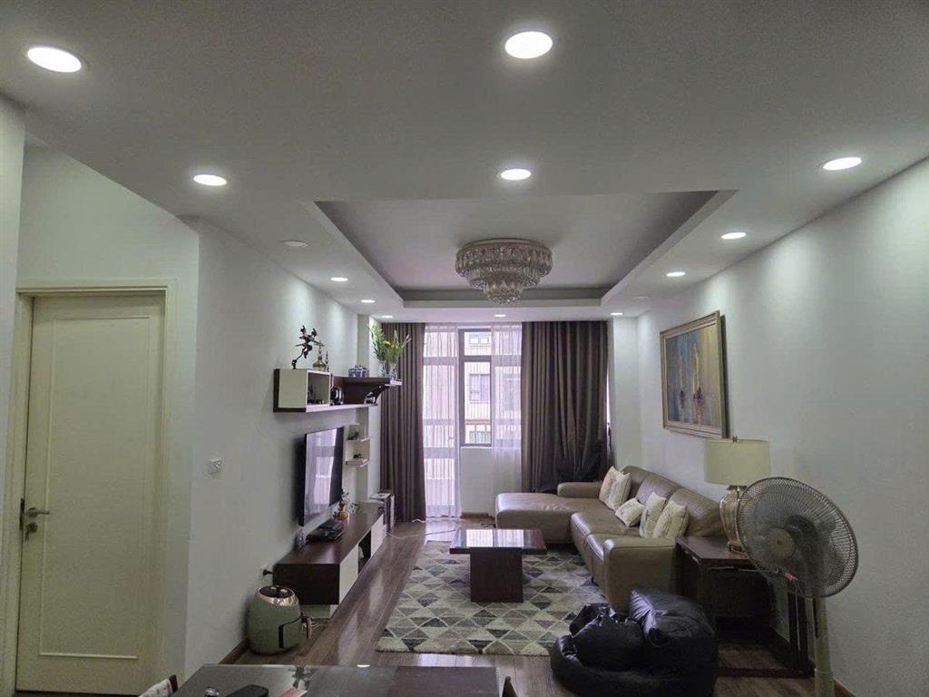 Chính chủ cần bán căn hộ tại **CT2A VOV Mễ Trì.
🏡 Thông tin căn hộ:

+ Diện tích: