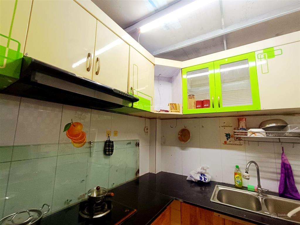 Phòng full nt, máy lạnh mới. bếp rộng, nvs riêng