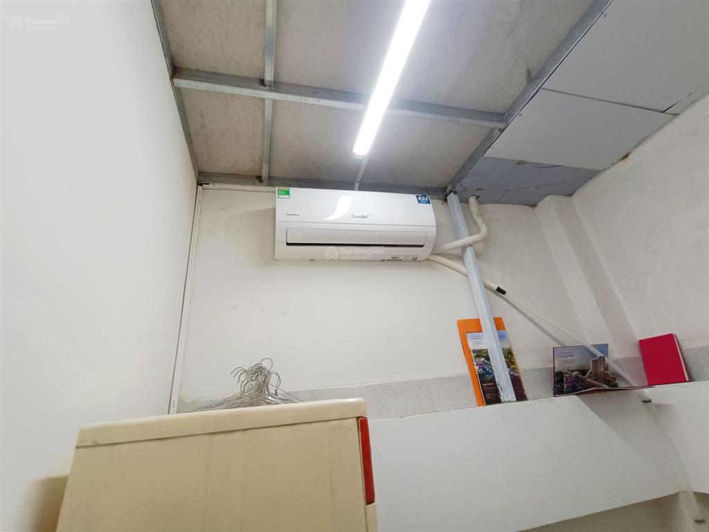 Phòng full nt, máy lạnh mới. bếp rộng, nvs riêng
