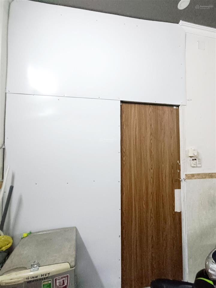 Phòng full nt, máy lạnh mới. bếp rộng, nvs riêng