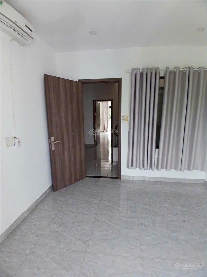 Chính chủ gửi bán nhà tái định cư phú mỹ q7.
dt 5x18m. 1 trệt 2 lầu. sân thượng giá 13tỷ tl