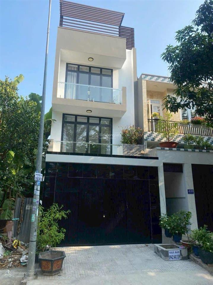 Chính chủ gửi bán nhà tái định cư phú mỹ q7.
dt 5x18m. 1 trệt 2 lầu. sân thượng giá 13tỷ tl