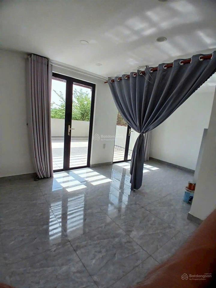 Chính chủ gửi bán nhà tái định cư phú mỹ q7.
dt 5x18m. 1 trệt 2 lầu. sân thượng giá 13tỷ tl