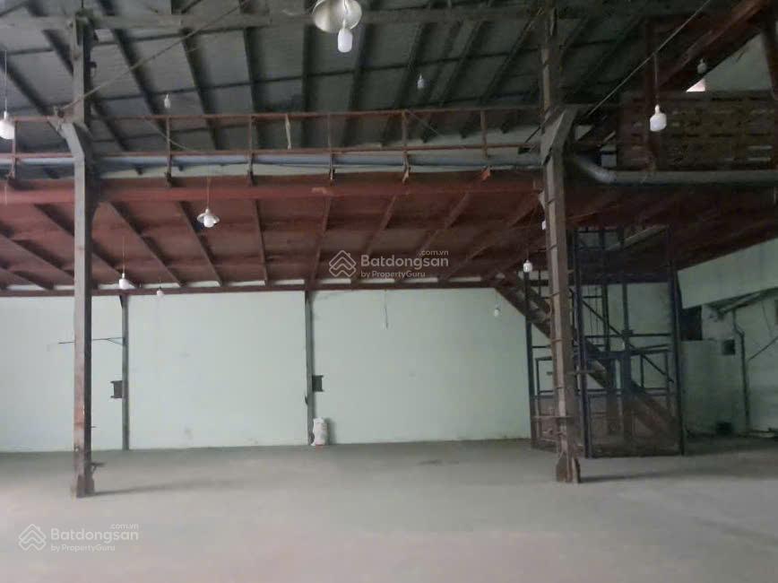 Cho thuê kho tại nhà bè giá rẻ dt 550m2 có pccc tự động phun nước