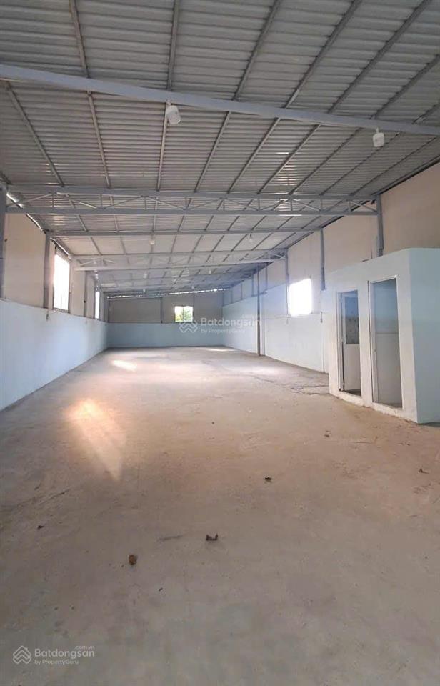 Kho 300m phạm hùng 18 triệu/tháng  xe tải 8 tấn ra vào  thuận tiện trung chuyển hàng