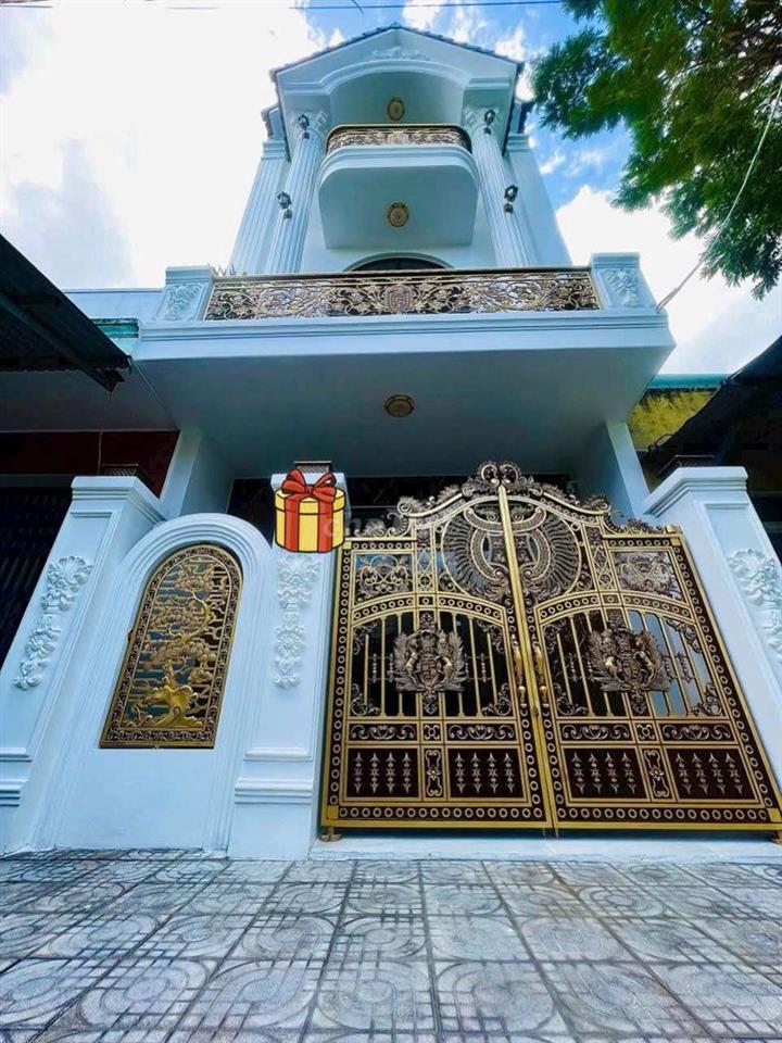 3-story house for rent, located on a 5.5m-wide street in Hoa Minh thuê