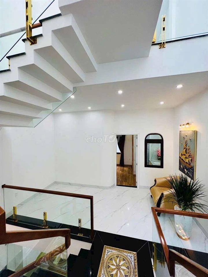 3-story house for rent, located on a 5.5m-wide street in Hoa Minh thuê