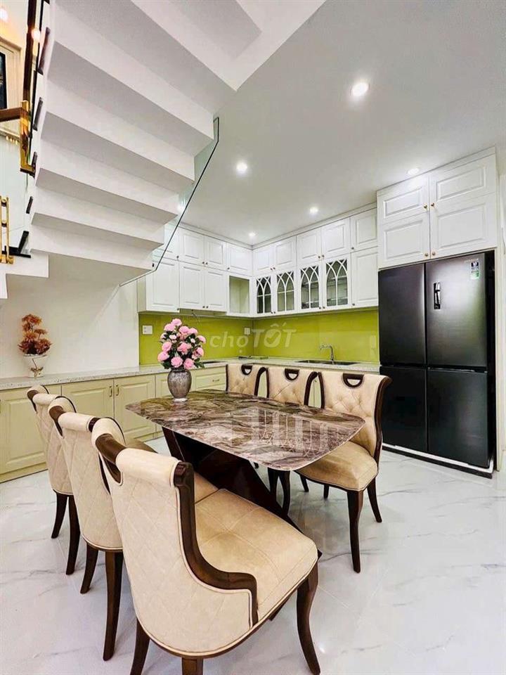 3-story house for rent, located on a 5.5m-wide street in Hoa Minh thuê