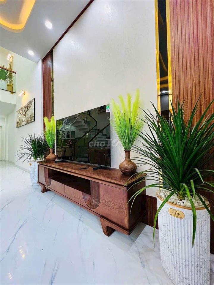 3-story house for rent, located on a 5.5m-wide street in Hoa Minh thuê