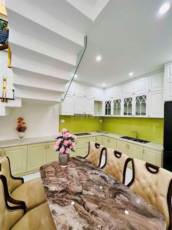 3-story house for rent, located on a 5.5m-wide street in Hoa Minh thuê
