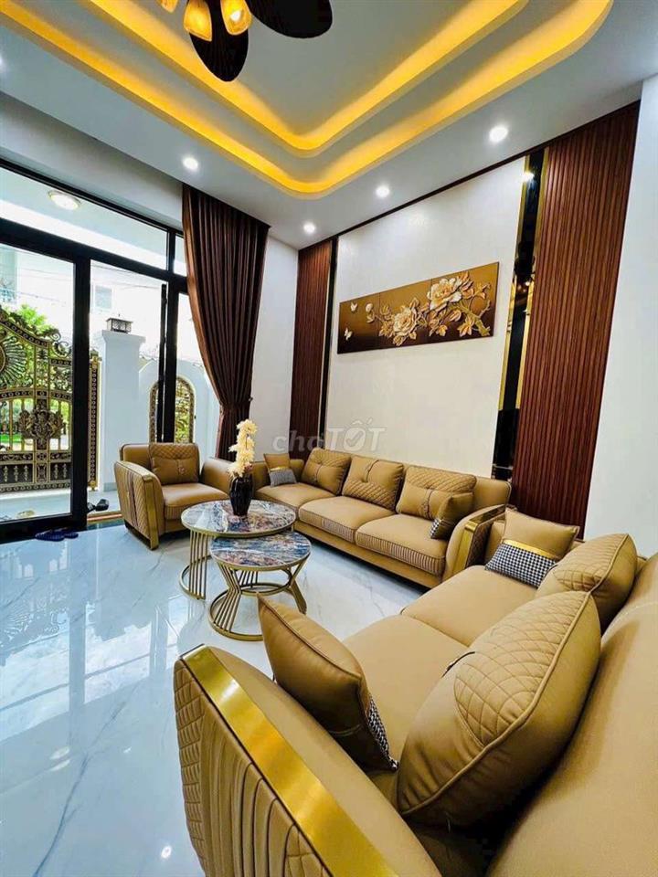 3-story house for rent, located on a 5.5m-wide street in Hoa Minh thuê