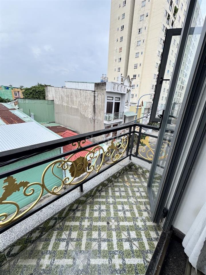 Phòng ban công Phan Huy Ích 40m2 full nt, tủ lạnh, tủ áo to, điện 3.5k