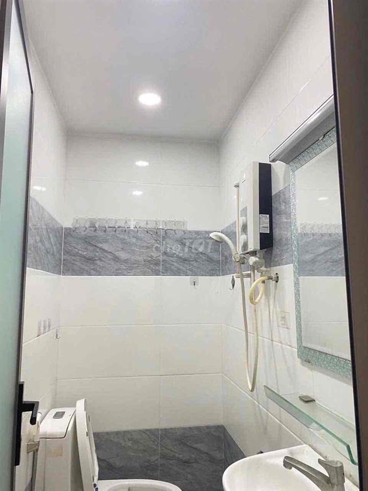 Cho thuê nhà nguyên căn. Đường Nguyễn Hữu Cảnh. Phường 22.Q. Bình Than