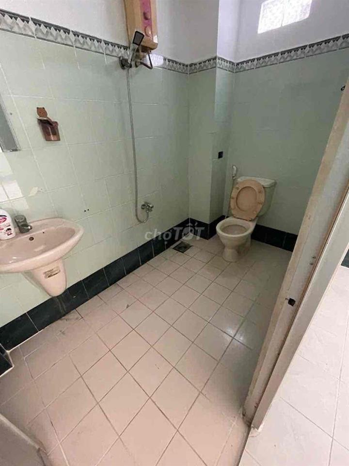 Cho thuê nhà nguyên căn. Đường Lạc Long Quân. Phường 8. Quận Tân Bỉnh