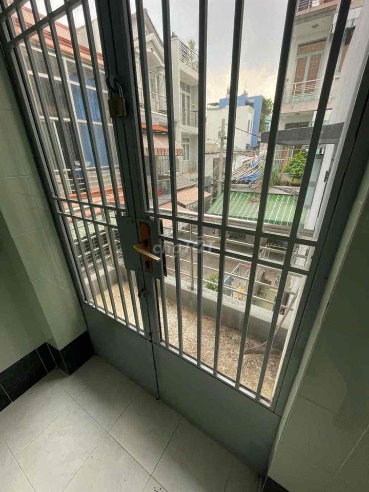 Cho thuê nhà nguyên căn. Đường Lạc Long Quân. Phường 8. Quận Tân Bỉnh