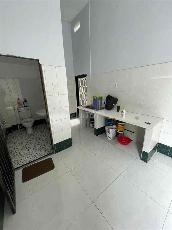 Cho thuê nhà nguyên căn. Đường Lạc Long Quân. Phường 8. Quận Tân Bỉnh