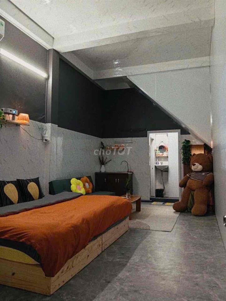 Cho thuê nhà nguyên căn.Đường Bùi Viện. Quận 1