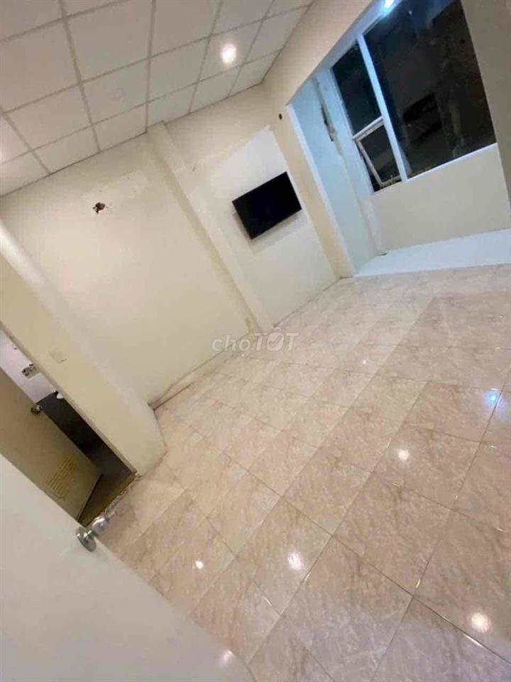 Nhà mặt tiền kinh doanh.Đường Nguyễn Thượng Hiền.P5.Q. Phú Nhuận
