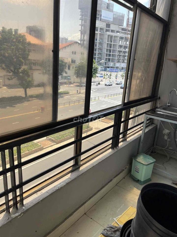Cho thuê chung cư lầu 2. Đường Lê Lợi. Phường Bến Thành. Quận 1