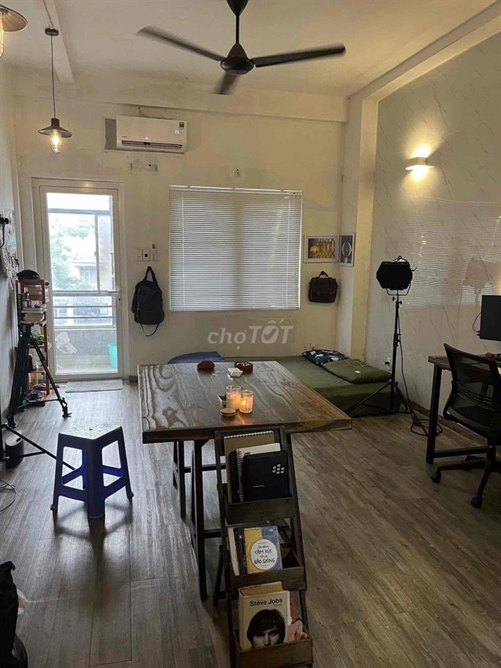 Cho thuê chung cư lầu 2. Đường Lê Lợi. Phường Bến Thành. Quận 1