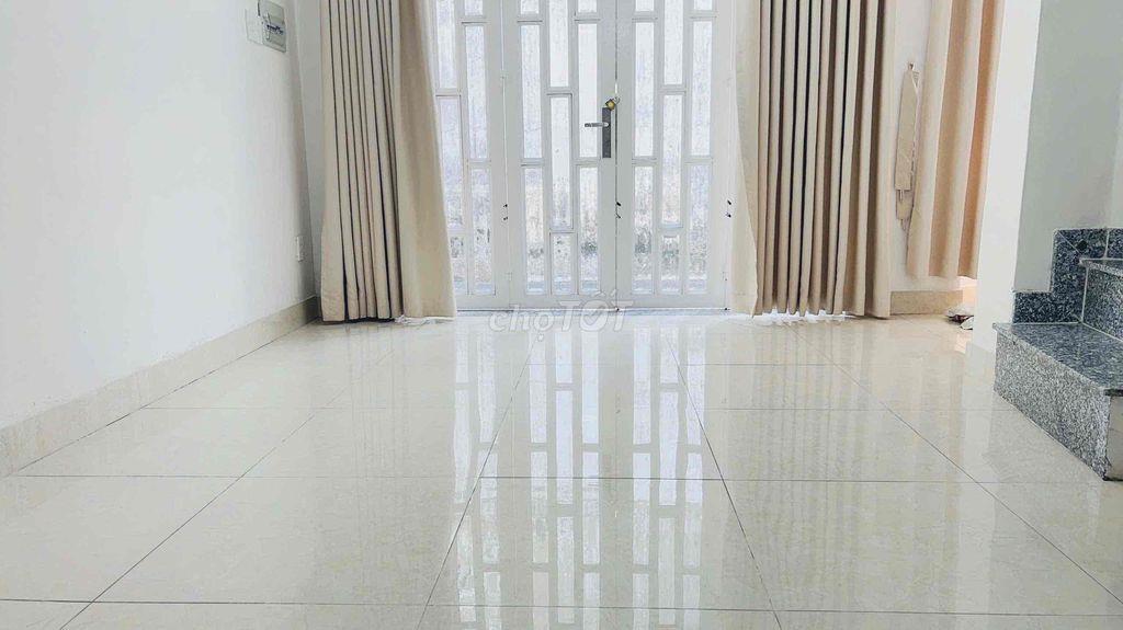 Cho thuê nhà. Nguyên Lầu 1. Lối đi riêng biệt.Nơ Trang Long.P12.Q.BT