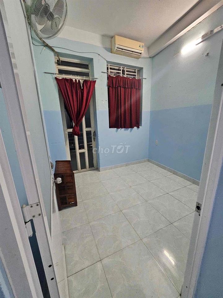 Phòng Có Ban Công. Giờ giấc tự do. Đường Hồng Lạc. P10.Q.Tân Bình