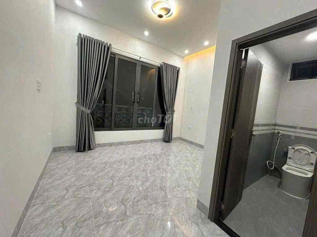 Nhà Mới Sạch Sẽ. Nguyễn Công Hoan. Phường 7. Q. Phú Nhuận