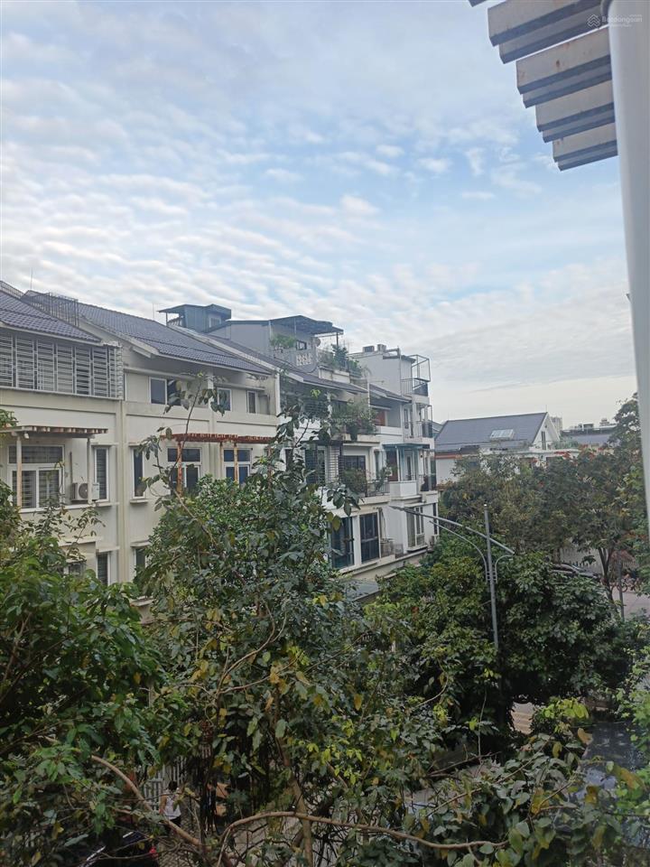 Cho thuê nhà liền kề mới tinh đẹp full đồ với không gian rộng rãi full tiện ích mà giá chỉ 16tr rẻ