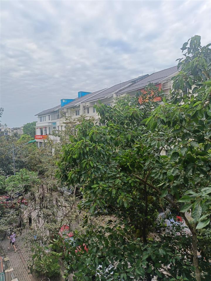 Cho thuê nhà liền kề mới tinh đẹp full đồ với không gian rộng rãi full tiện ích mà giá chỉ 16tr rẻ