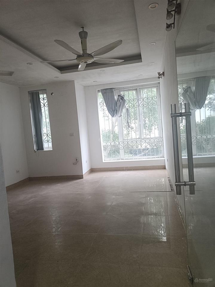 Cho thuê nhà liền kề mới tinh đẹp full đồ với không gian rộng rãi full tiện ích mà giá chỉ 16tr rẻ