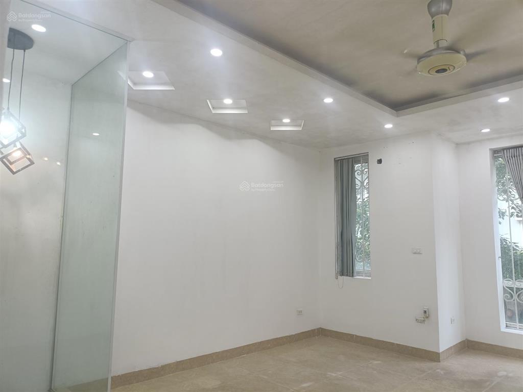 Cho thuê nhà liền kề mới tinh đẹp full đồ với không gian rộng rãi full tiện ích mà giá chỉ 16tr rẻ