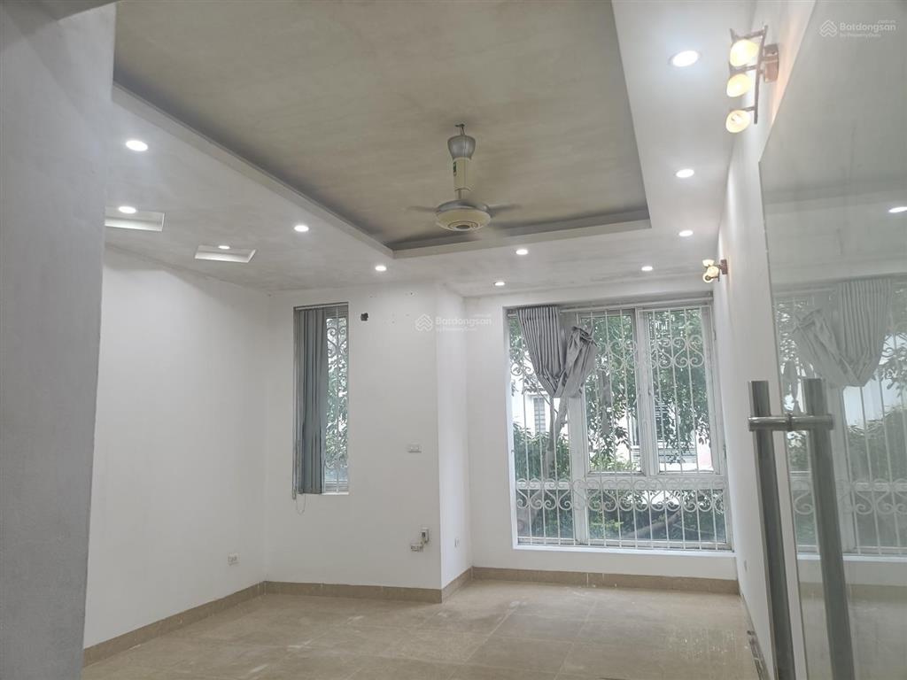 Cho thuê nhà liền kề mới tinh đẹp full đồ với không gian rộng rãi full tiện ích mà giá chỉ 16tr rẻ