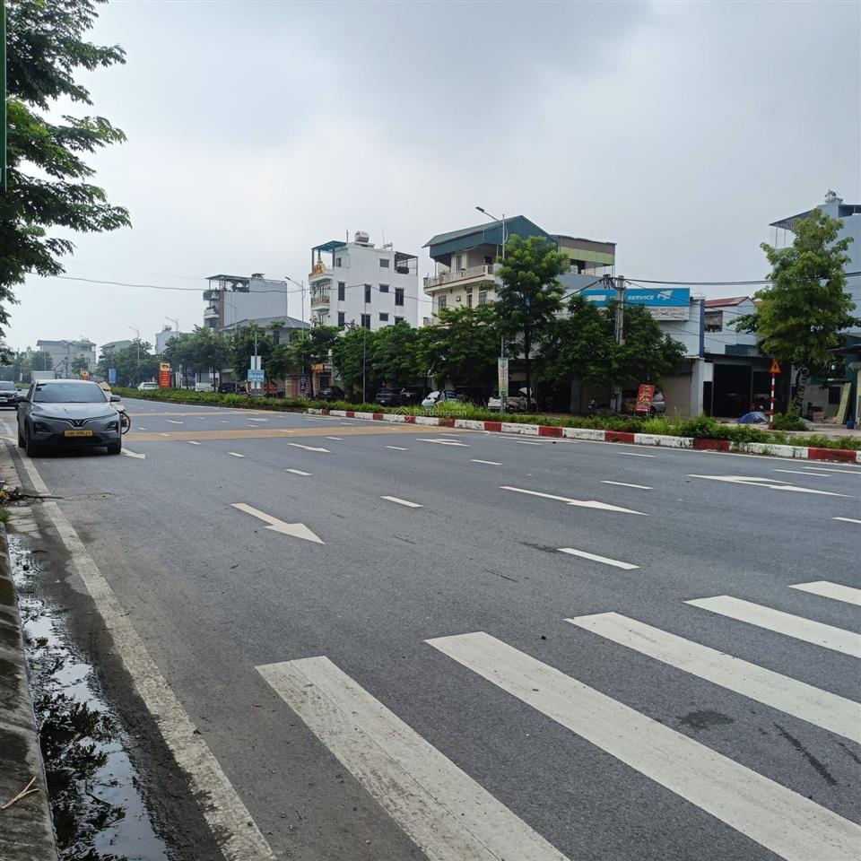 Cho thuê kho xưởng 400m tổng sử dụng với 2 mặt đường thoáng, rộng giá 18tr máy bay đỗ cửa chốt luôn