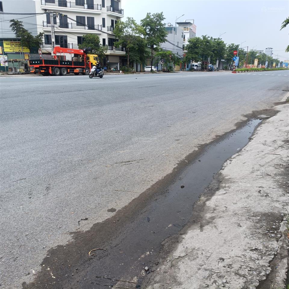 Cho thuê kho xưởng 400m tổng sử dụng với 2 mặt đường thoáng, rộng giá 18tr máy bay đỗ cửa chốt luôn