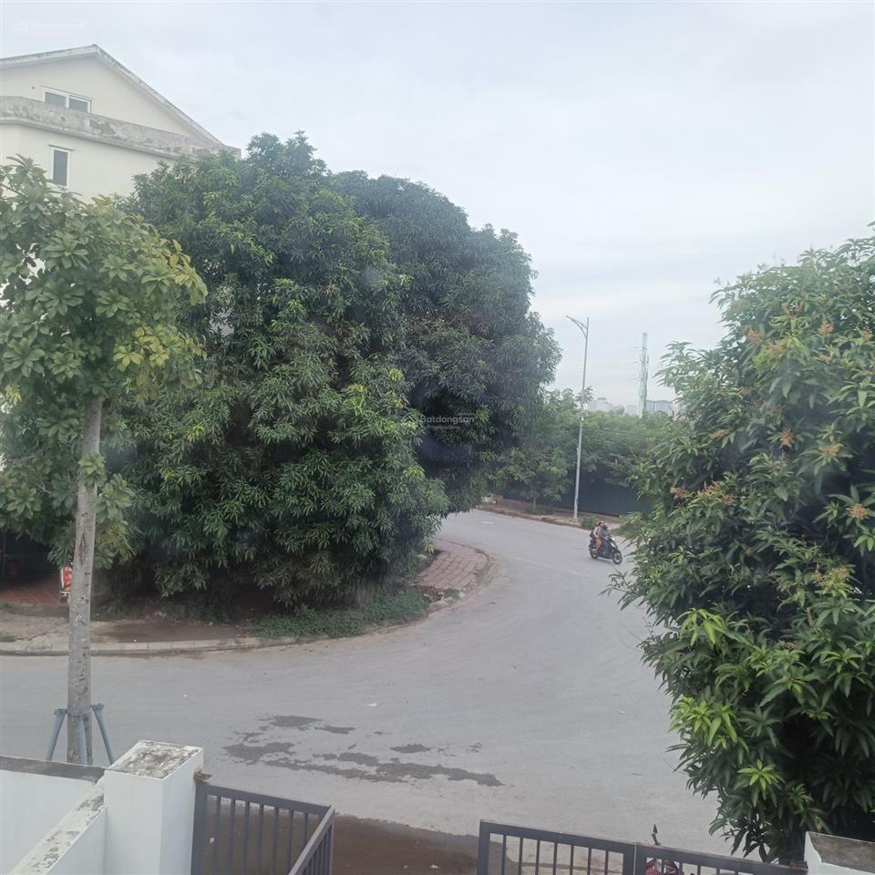 Cho thuê biệt thự thô góc đẹp, vị trí đắc địa 250m*3 tầng, giá chỉ 19.500k, thuê 78 năm đều ok
