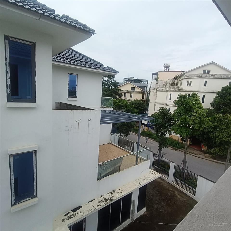 Cho thuê biệt thự thô góc đẹp, vị trí đắc địa 250m*3 tầng, giá chỉ 19.500k, thuê 78 năm đều ok