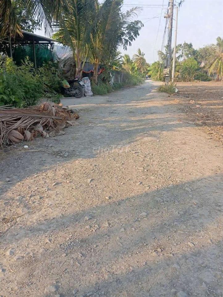 cần bán gấp 452m² đất có 100m² thổ giá chỉ 360