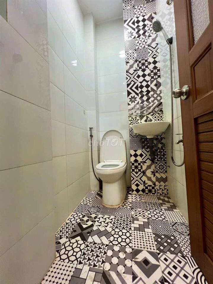 cần bán nhà full nội thất 1 trệt 2 lầu khu Ẩm Thực Vĩnh Khánh