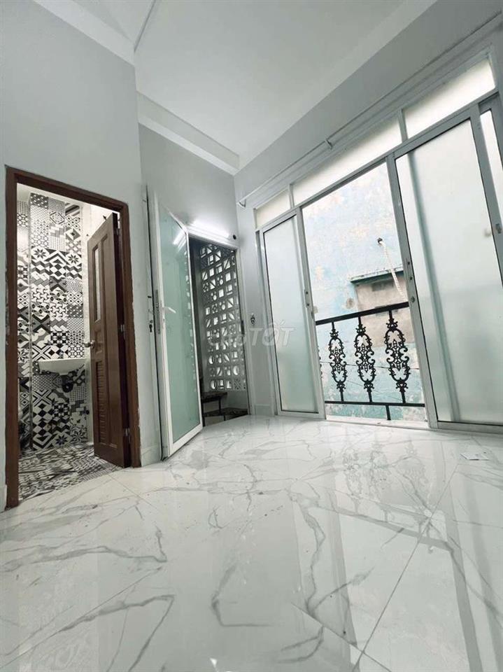cần bán nhà full nội thất 1 trệt 2 lầu khu Ẩm Thực Vĩnh Khánh
