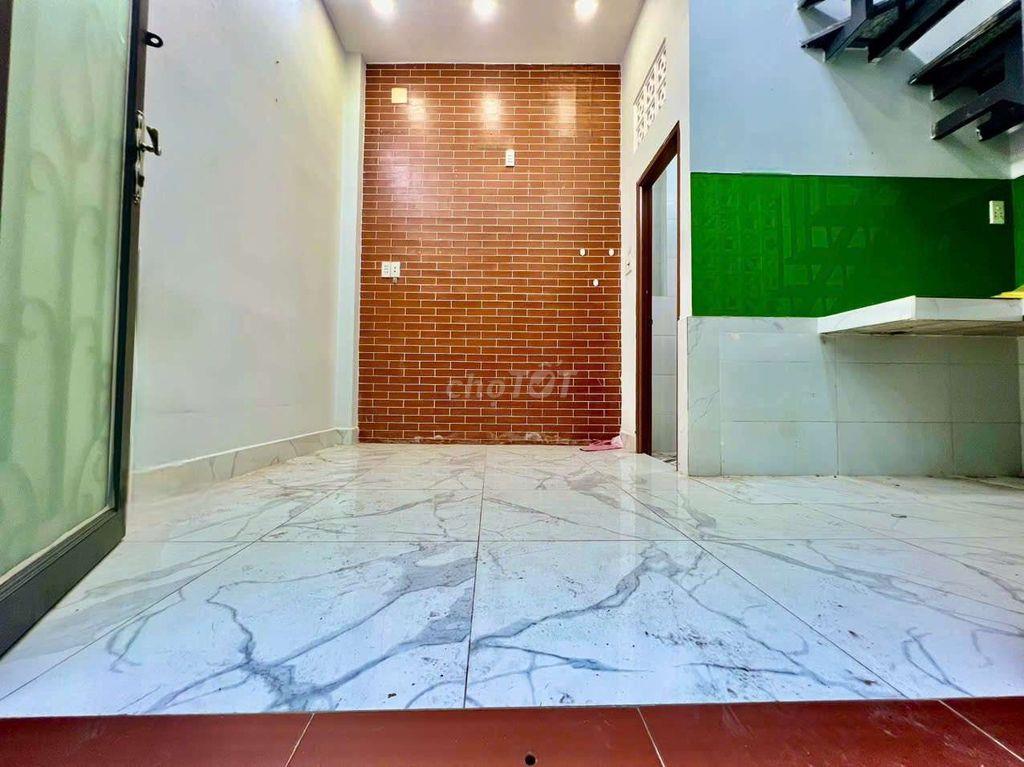 cần bán nhà full nội thất 1 trệt 2 lầu khu Ẩm Thực Vĩnh Khánh